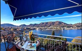 Lo Specchio Sul Lago - The House Of Travelers