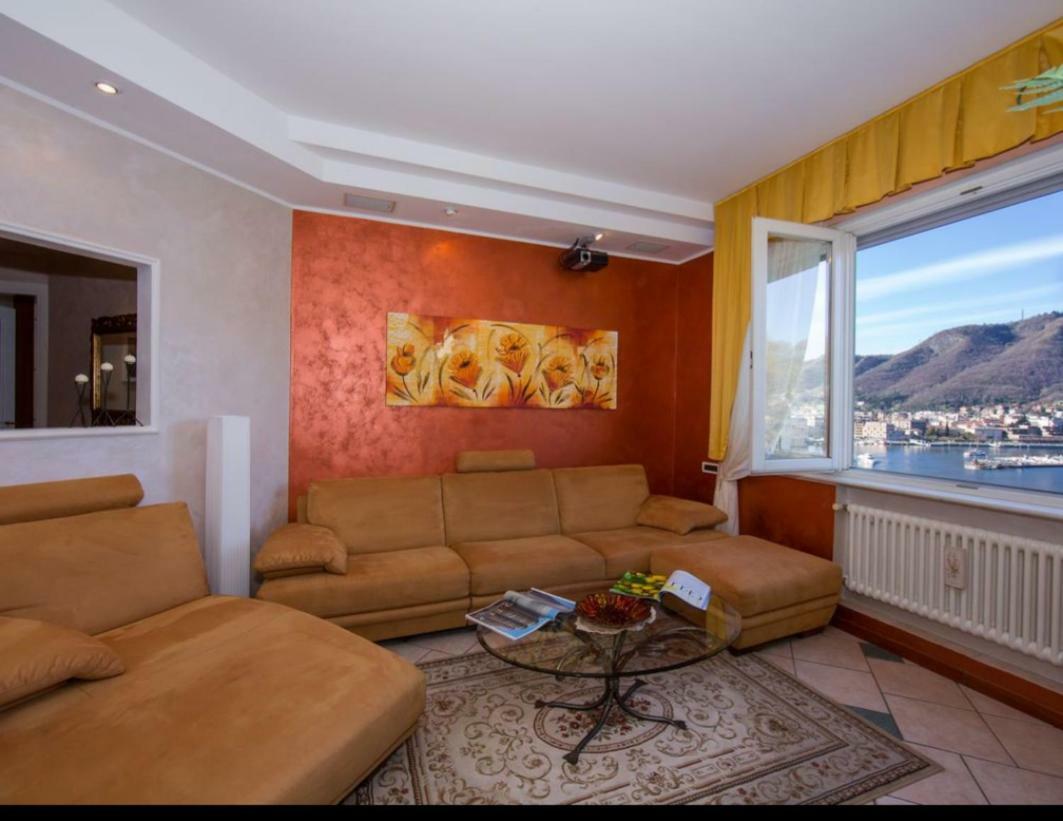 Lo Specchio Sul Lago - The House Of Travelers Como Kültér fotó